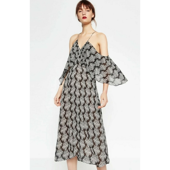❤SOLD❤ ZARA // flowy cold shoulder ruffle dress - Picture 3 of 15